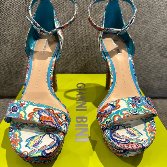 Gianni Bini size 10 blue paisley platform stilettos - Picture 2 of 6